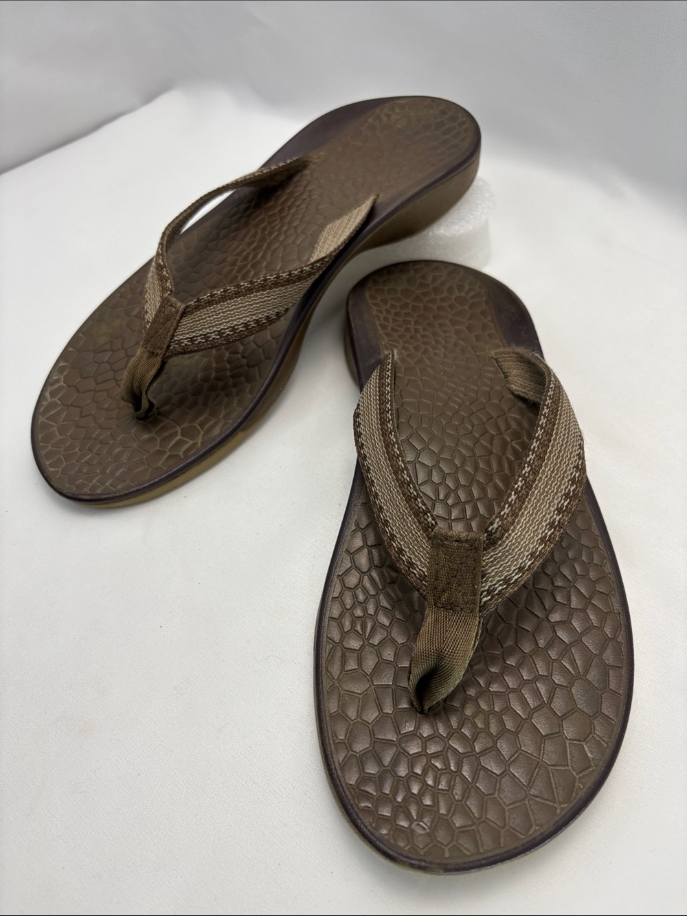 Chaco Women’s W9 Brown Textured Strap Flip Flop Sandals #343